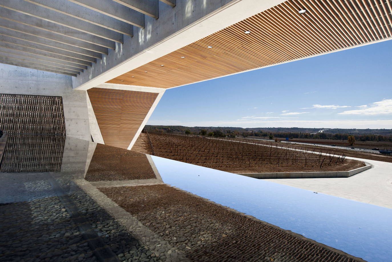 Bodegas Portia, Gumiel de Izán. Obra de Norman Foster.