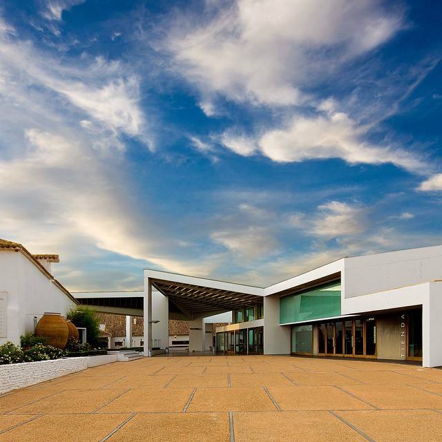 Bodegas Real, Valdepeñas. Obra del estudio de arquitectura Paredes y Pedrosa.