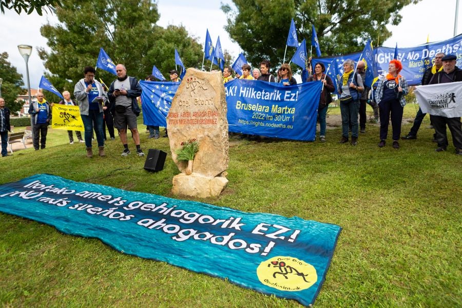 Fotos: Ofrenda floral a los migrantes fallecidos