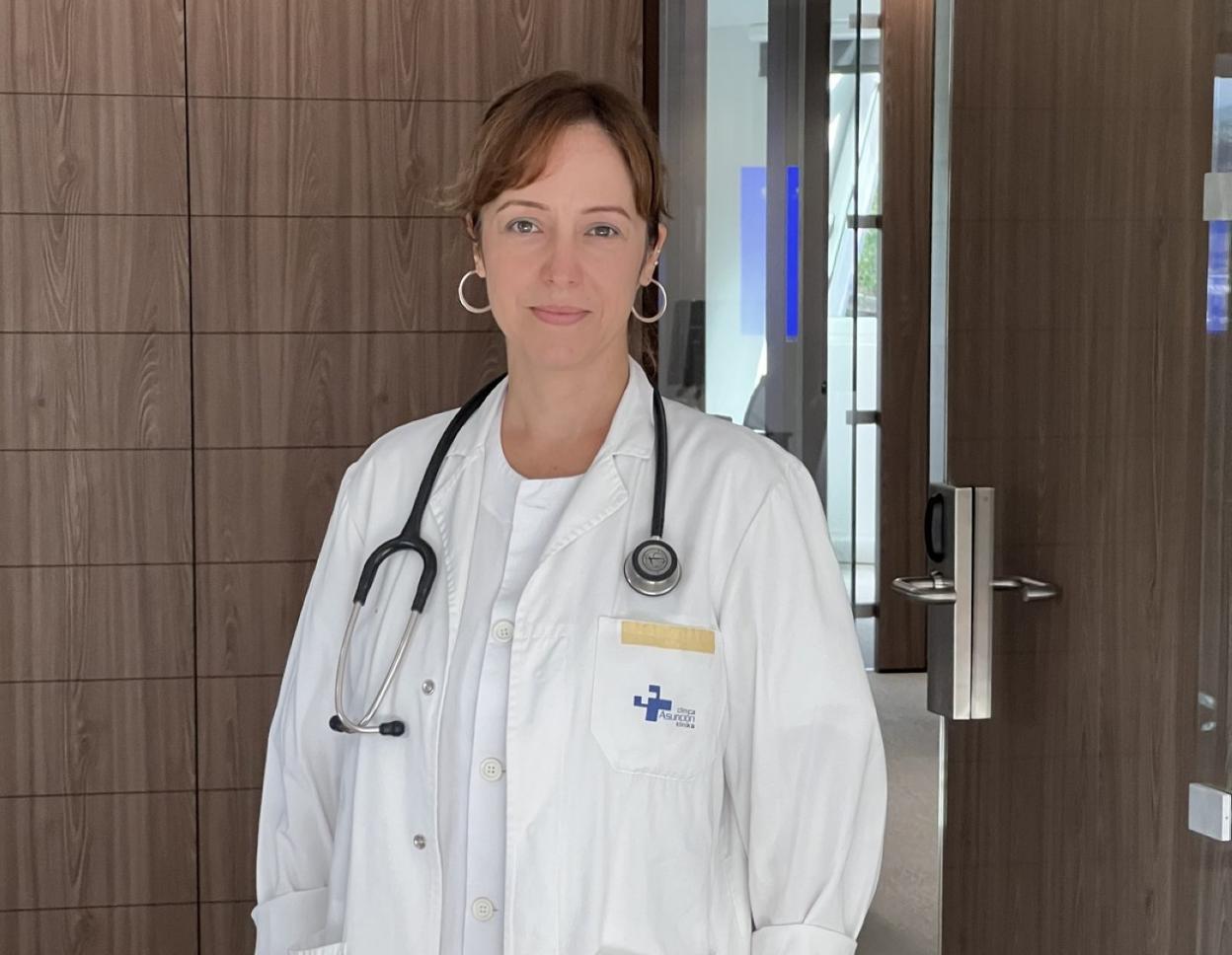 La doctora Astrid Mon, del servicio de Medicina Interna de Asunción Klinika. 