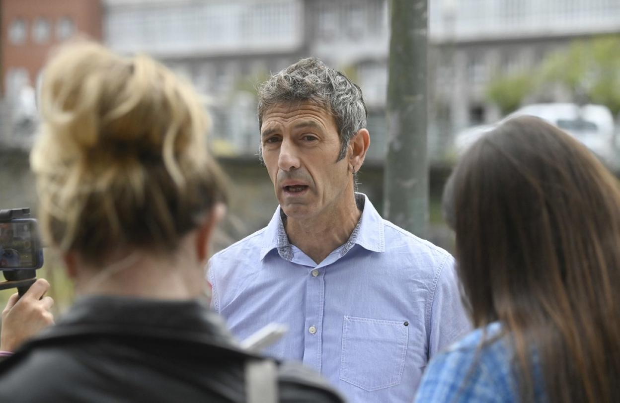 Andu Martínez de Rituerto en un momento de la rueda de prensa ofrecida este martes, frente al Prado Pequeño. 