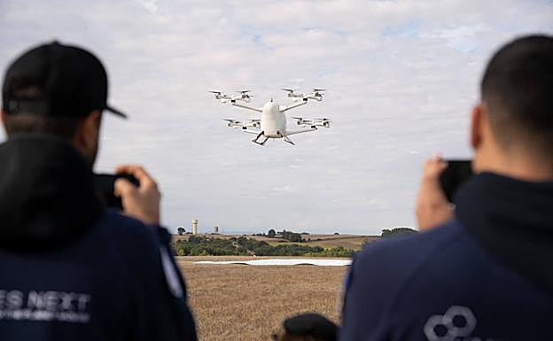 Un momento del vuelo del aerotaxi.