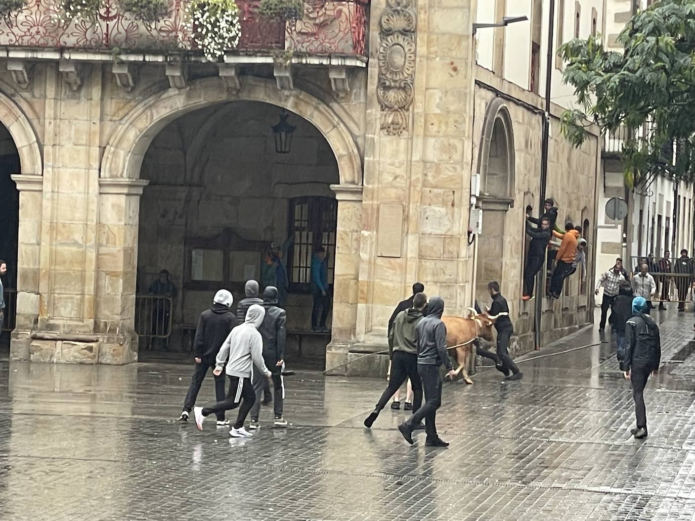 Fotos: Los Sanmigeles ya son historia, pero los Errosaixuek piden paso en Oñati