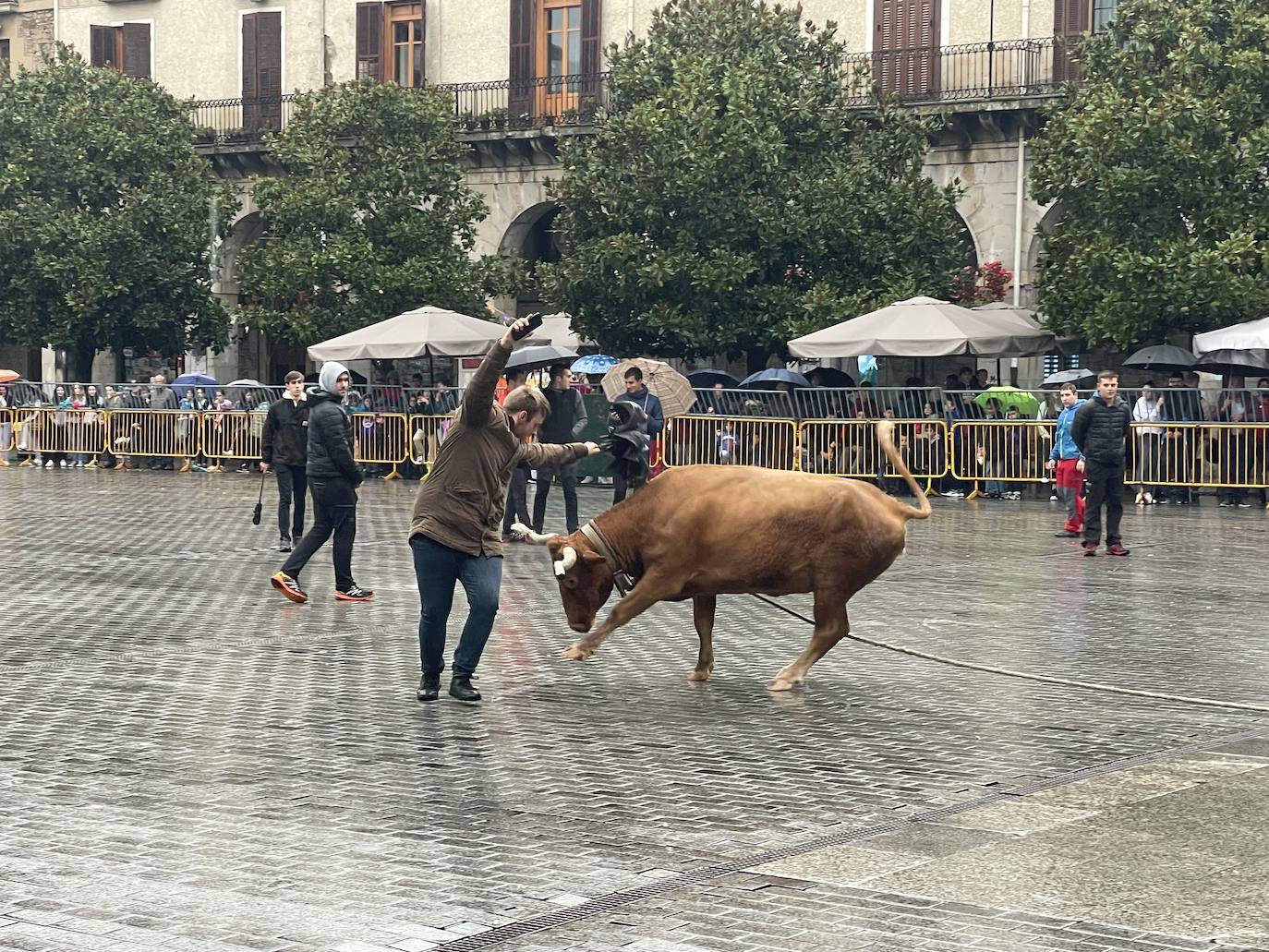 Fotos: Los Sanmigeles ya son historia, pero los Errosaixuek piden paso en Oñati