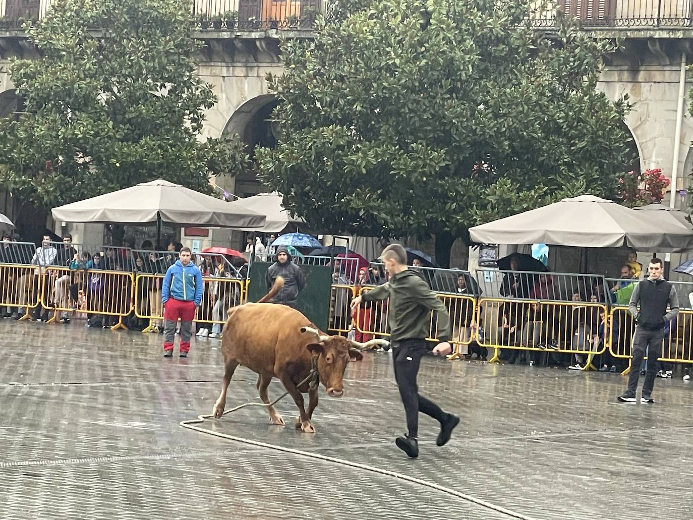 Fotos: Los Sanmigeles ya son historia, pero los Errosaixuek piden paso en Oñati
