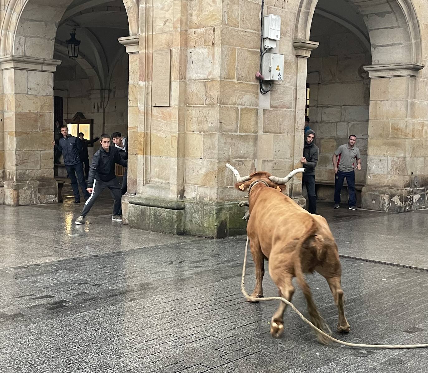 Fotos: Los Sanmigeles ya son historia, pero los Errosaixuek piden paso en Oñati