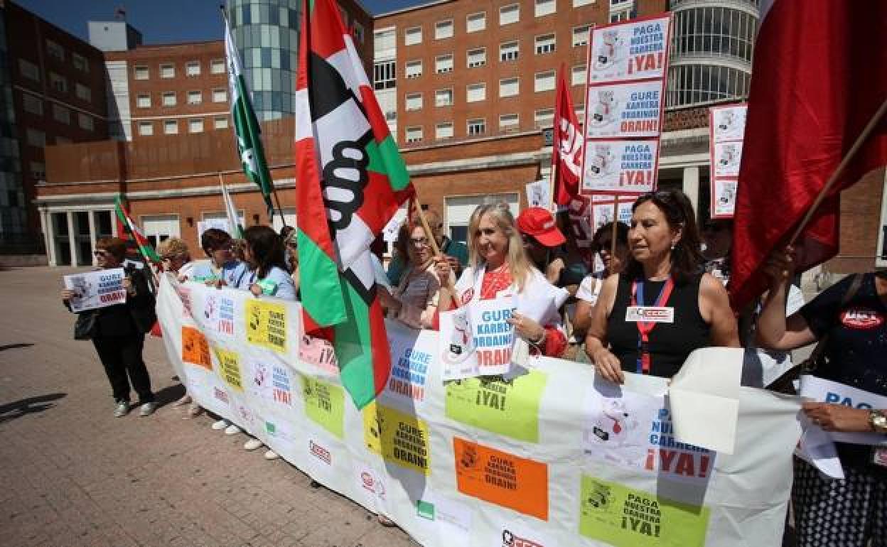 Los sindicatos han solicitado en numerosas ocasiones el pago de la carrera profesional. 