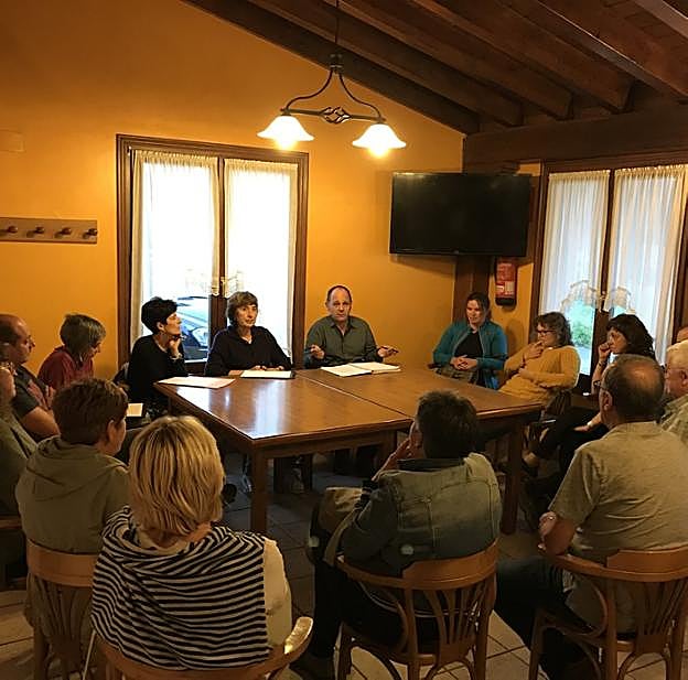 Reunión de los vecinos de Elosiaga el pasado año. 