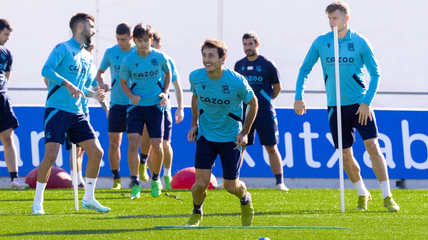 Fotos: Mikel Oyarzabal vuelve a entrenar con sus compañeros seis meses después