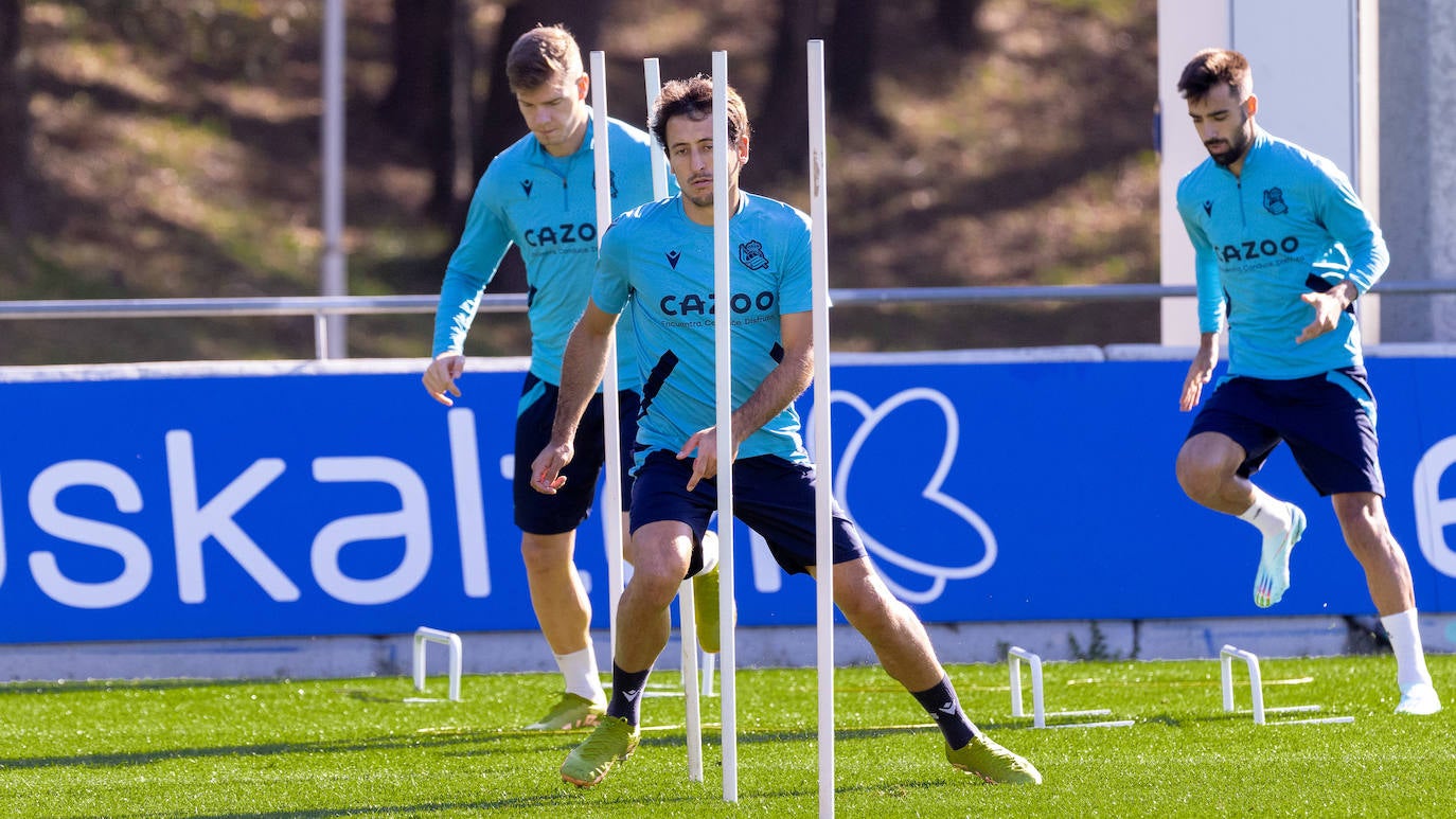 Fotos: Mikel Oyarzabal vuelve a entrenar con sus compañeros seis meses después