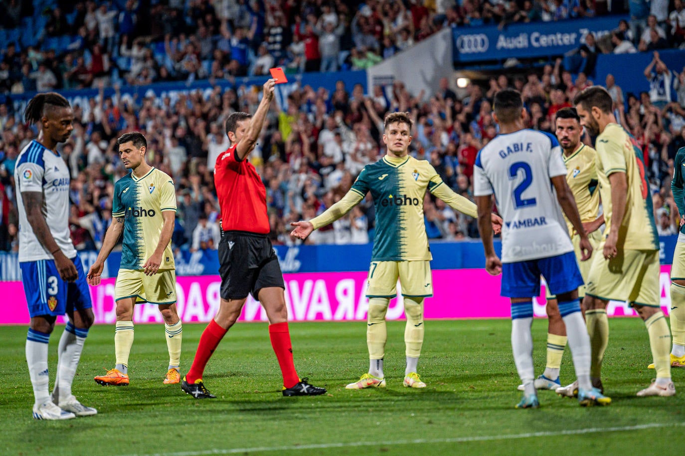 Fotos: El Eibar resiste de forma titánica ante el Zaragoza