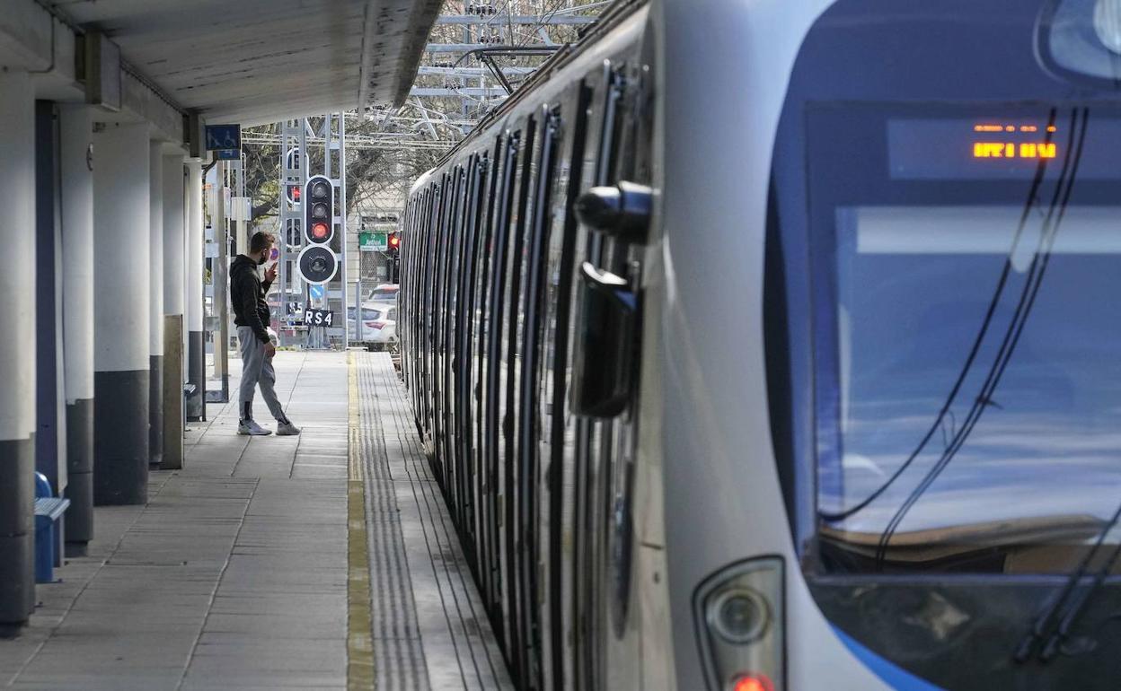 Euskotren refuerza el servicio de trenes el fin de semana por los exámenes de HABE en Ficoba