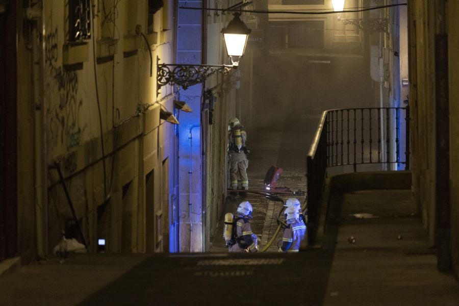 Fotos: Incendio en un mesón de la Parte Vieja