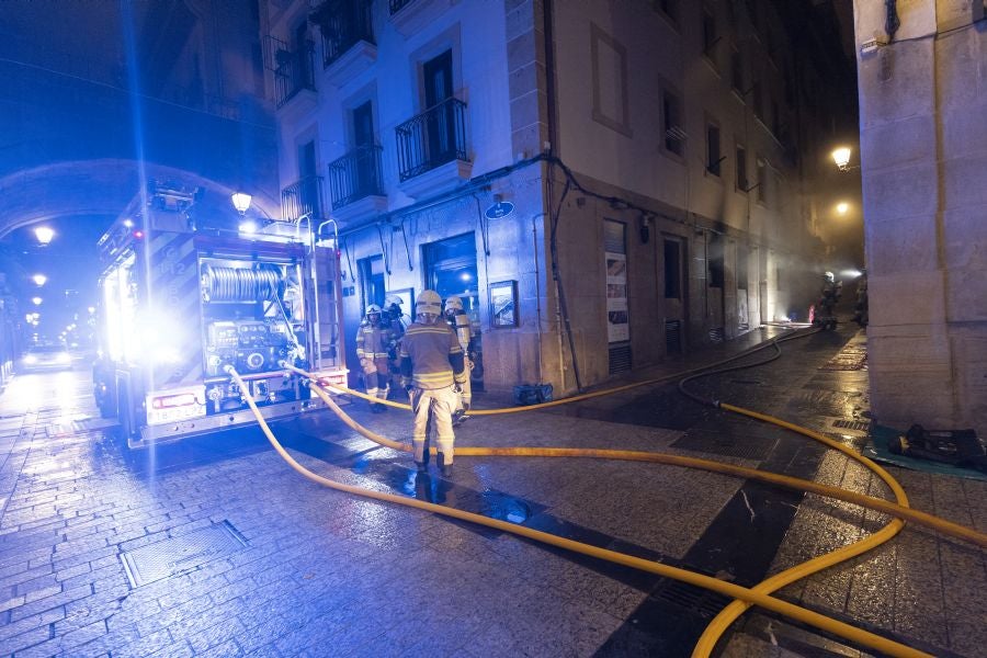Fotos: Incendio en un mesón de la Parte Vieja