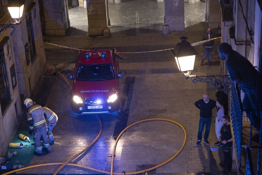 Fotos: Incendio en un mesón de la Parte Vieja