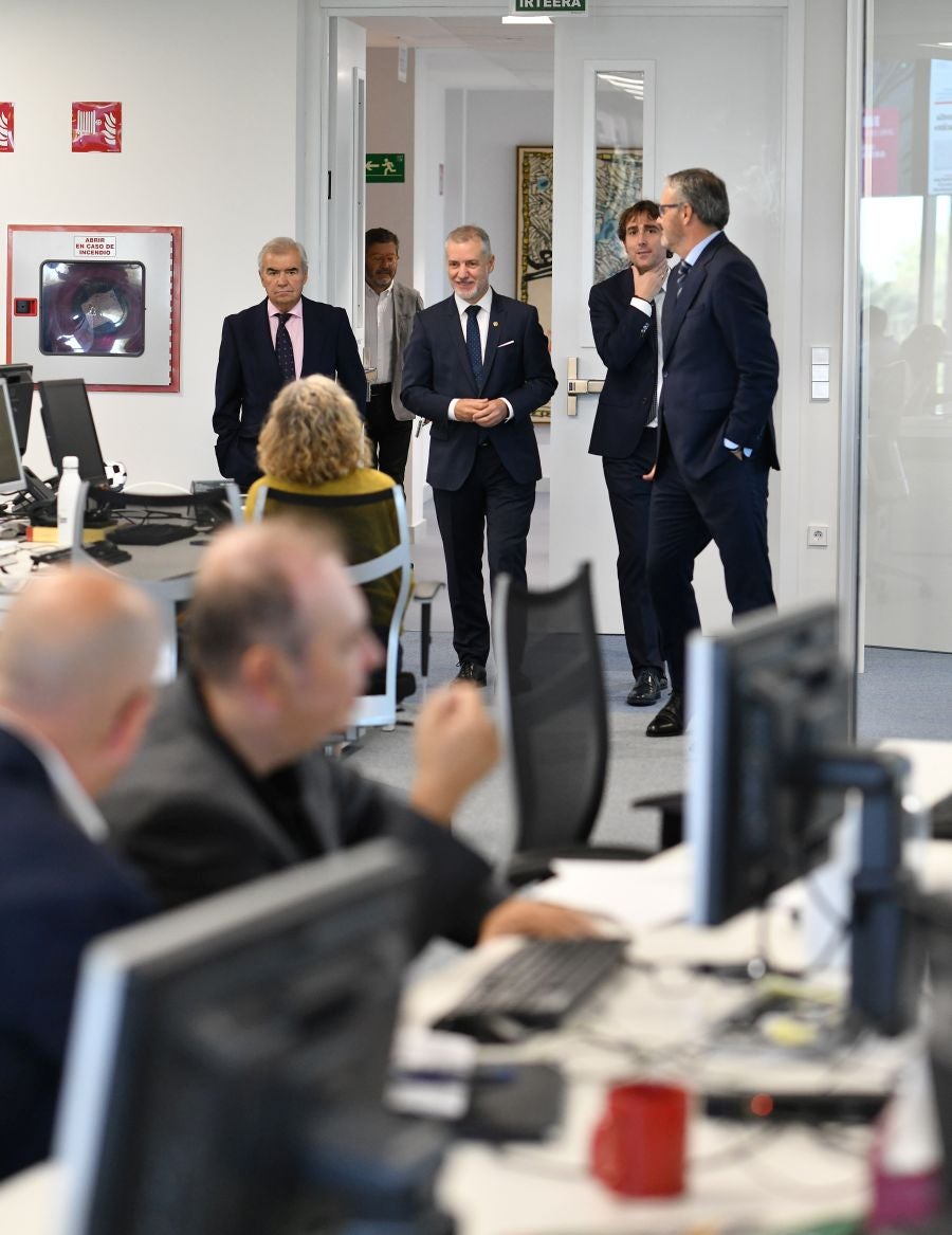 Fotos: El lehendakari visita la nueva sede de DV