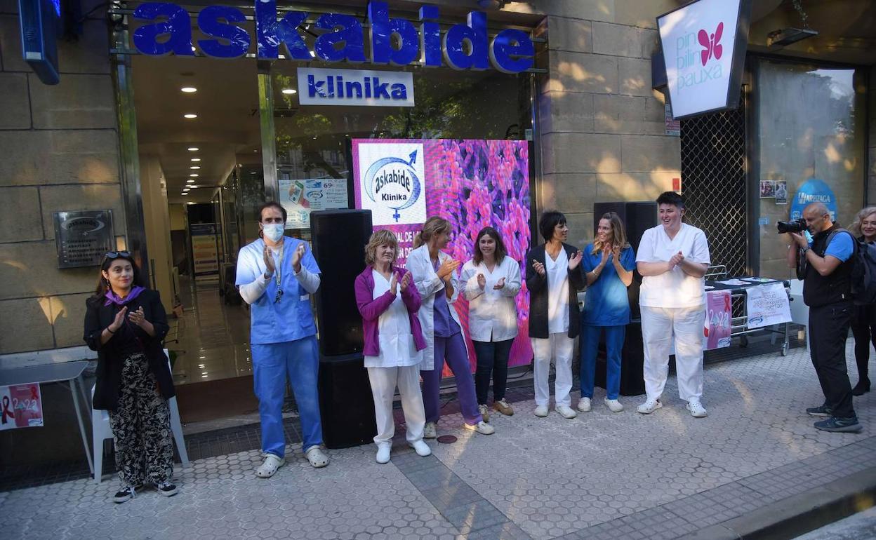 Un juez aleja 100 metros las protestas antiabortistas de una clínica de Donostia