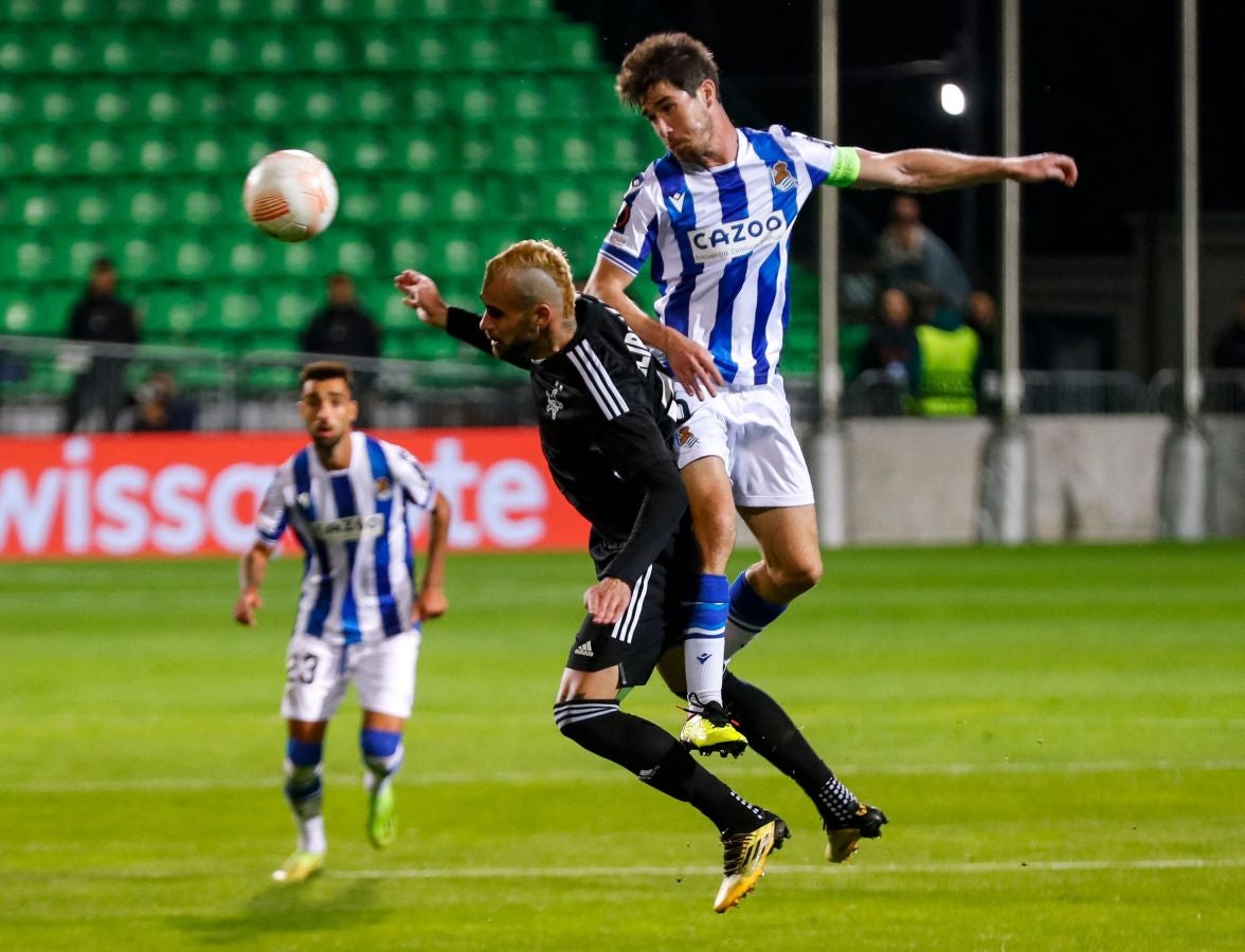 La Real Sociedad plantea un partido muy inteligente para romper las marcas al hombre del Sheriff y resolver con tantos de Silva y Aritz. 