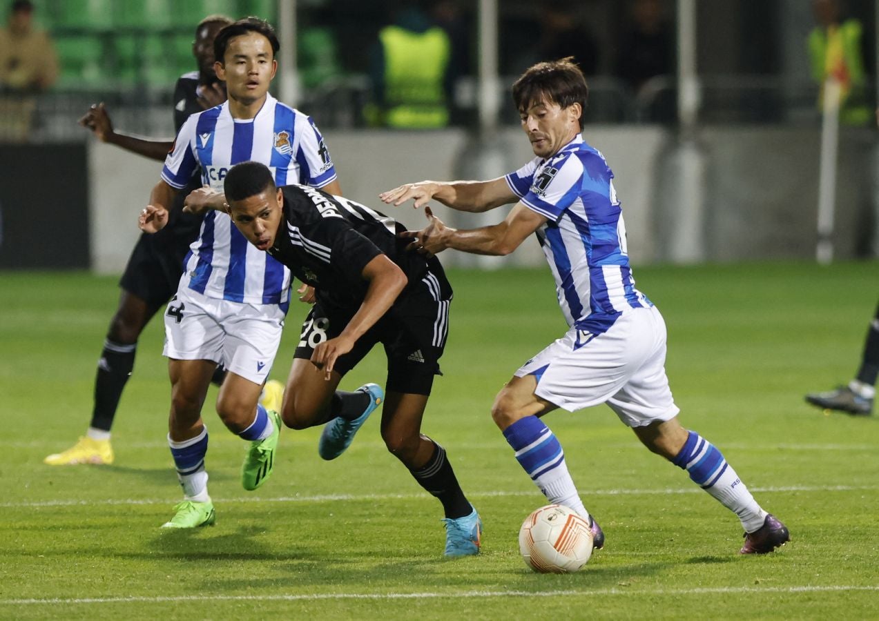 La Real Sociedad plantea un partido muy inteligente para romper las marcas al hombre del Sheriff y resolver con tantos de Silva y Aritz. 