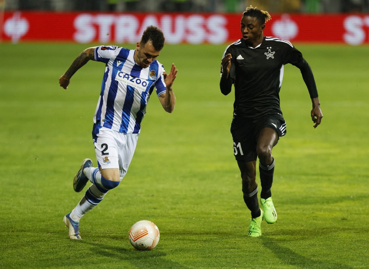 La Real Sociedad plantea un partido muy inteligente para romper las marcas al hombre del Sheriff y resolver con tantos de Silva y Aritz. 