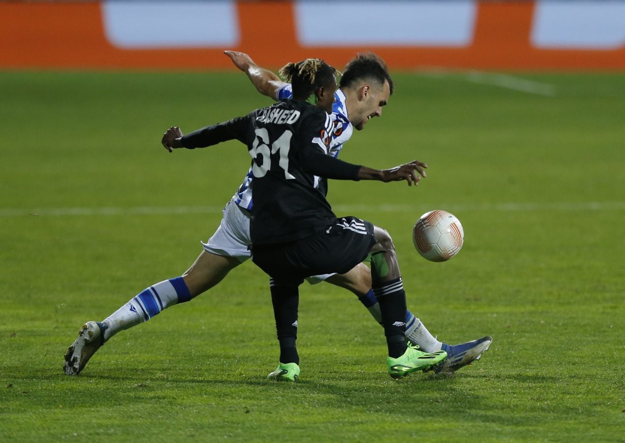 La Real Sociedad plantea un partido muy inteligente para romper las marcas al hombre del Sheriff y resolver con tantos de Silva y Aritz. 