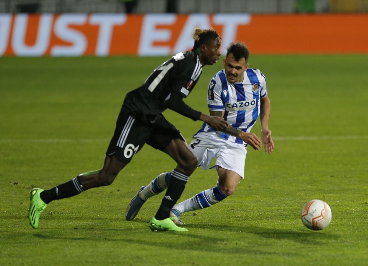 La Real Sociedad plantea un partido muy inteligente para romper las marcas al hombre del Sheriff y resolver con tantos de Silva y Aritz. 