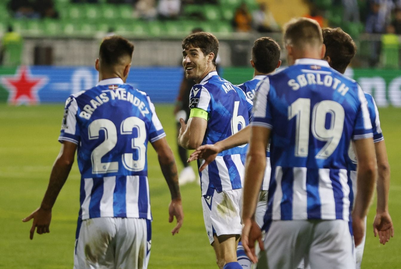 La Real Sociedad plantea un partido muy inteligente para romper las marcas al hombre del Sheriff y resolver con tantos de Silva y Aritz. 