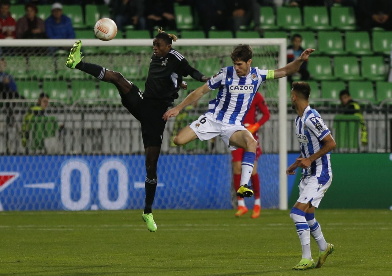 La Real Sociedad plantea un partido muy inteligente para romper las marcas al hombre del Sheriff y resolver con tantos de Silva y Aritz. 
