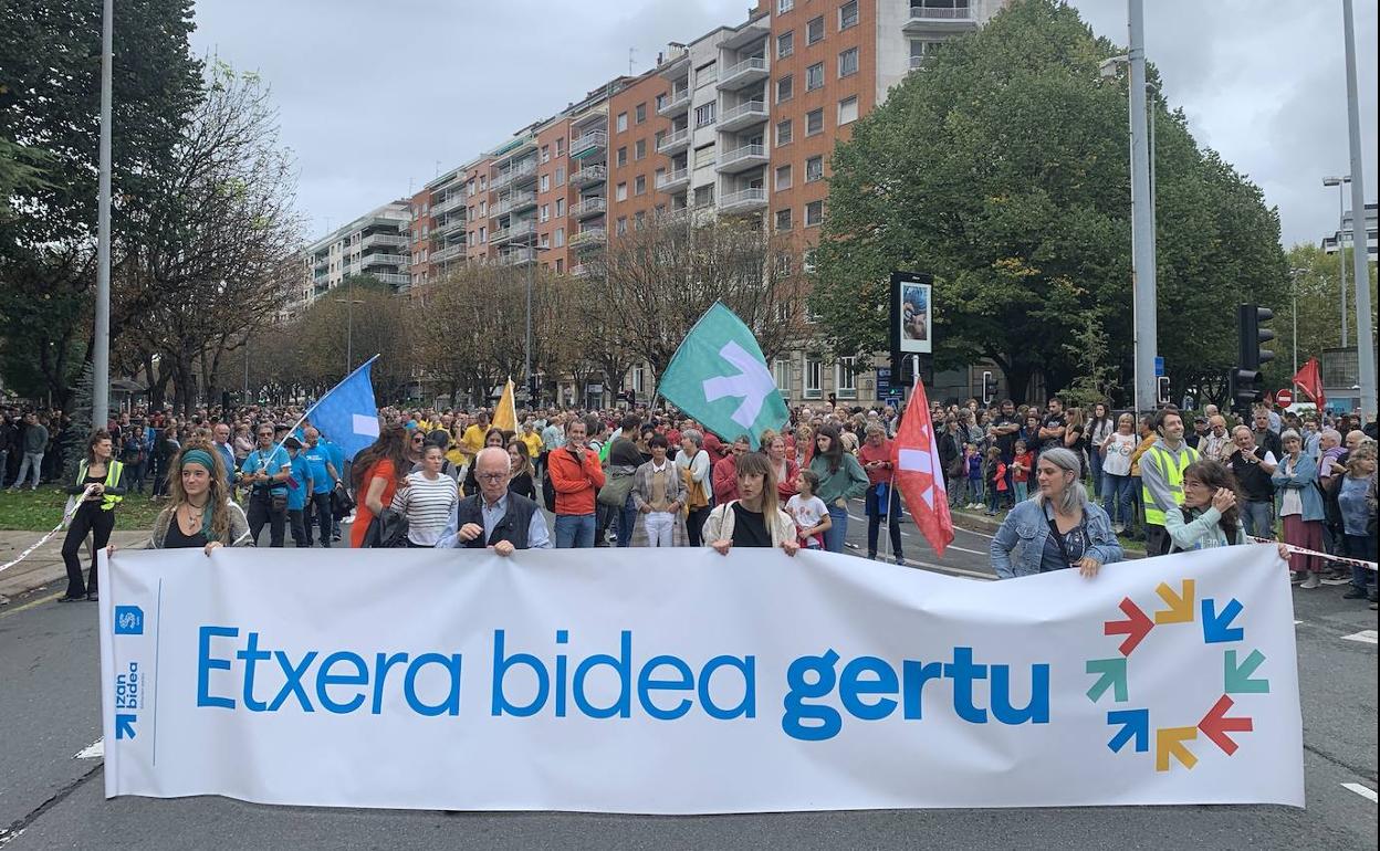 Sare celebra este sábado en San Sebastián una manifestación bajo el lema 'Etxera bidea gertu'. 