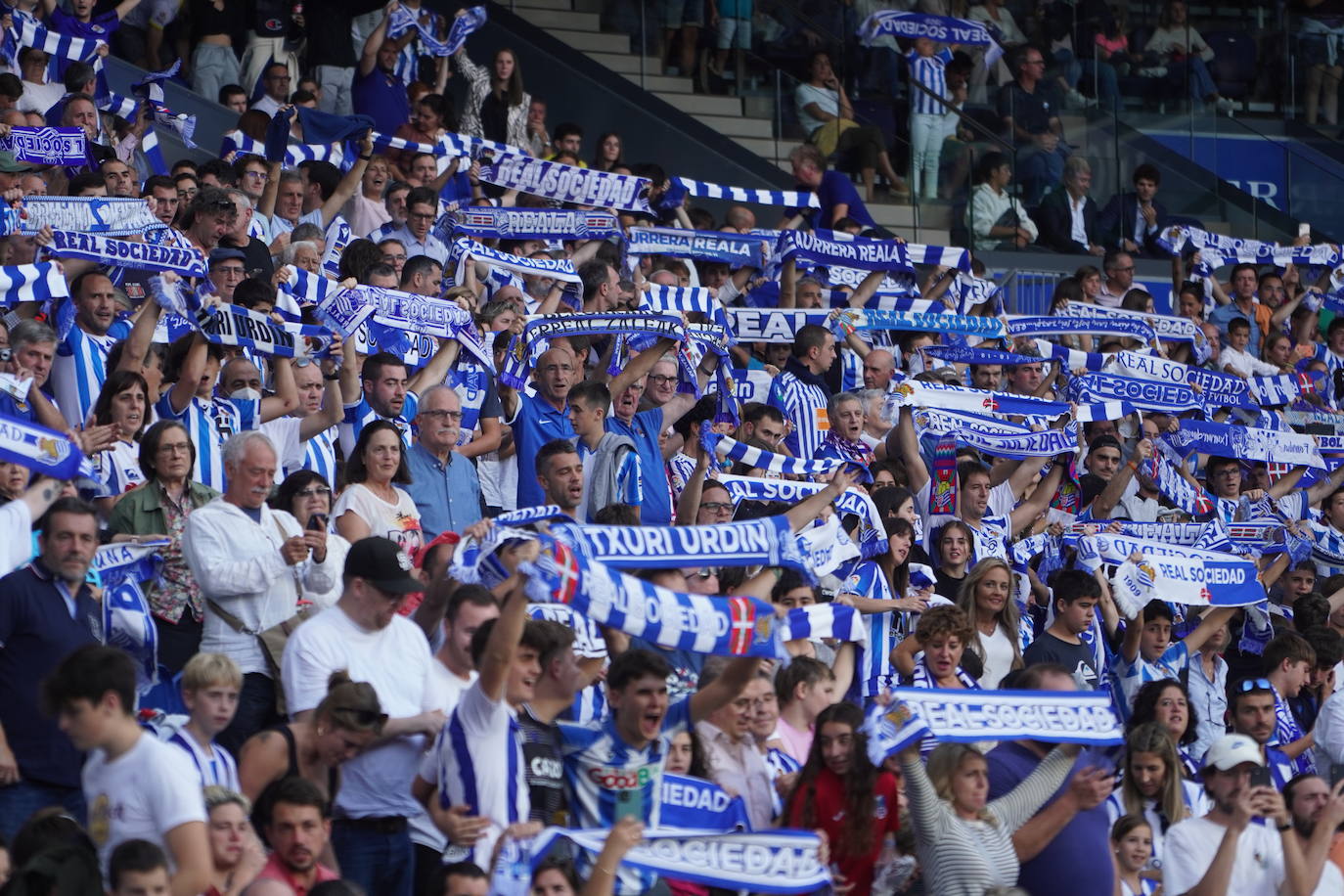 Fotos: Búscate en la grada