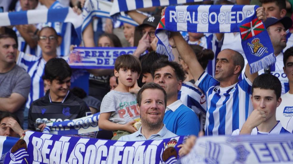 Búscate en la grada