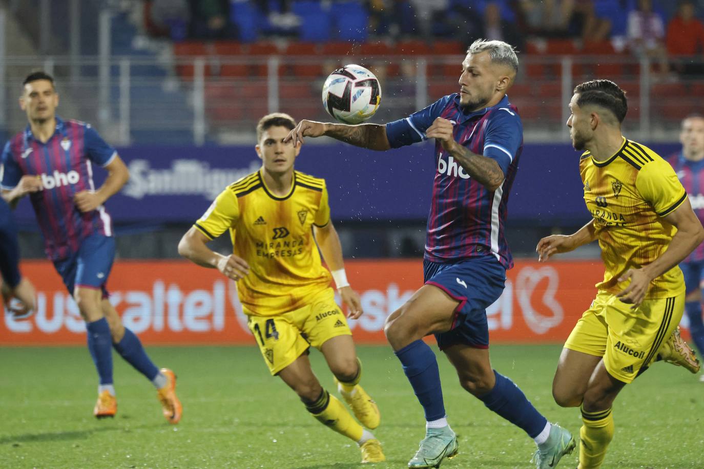 Fotos: El Eibar empata contra el Mirándes