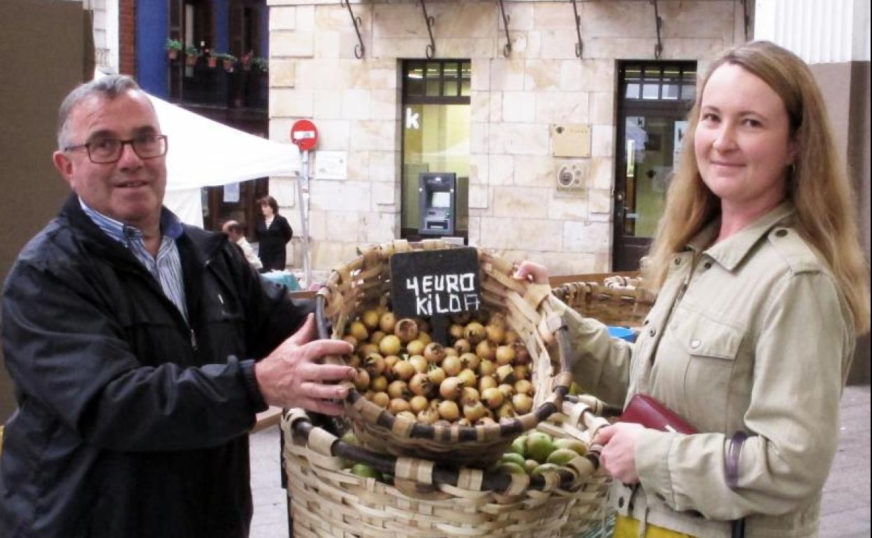 Lehen mizpirak Jose Antonio Aizpururen postuan. 