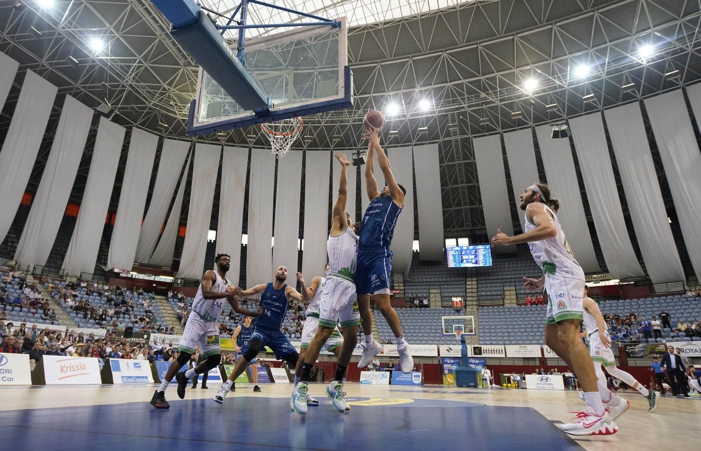 Fotos: Decepcionante estreno en casa