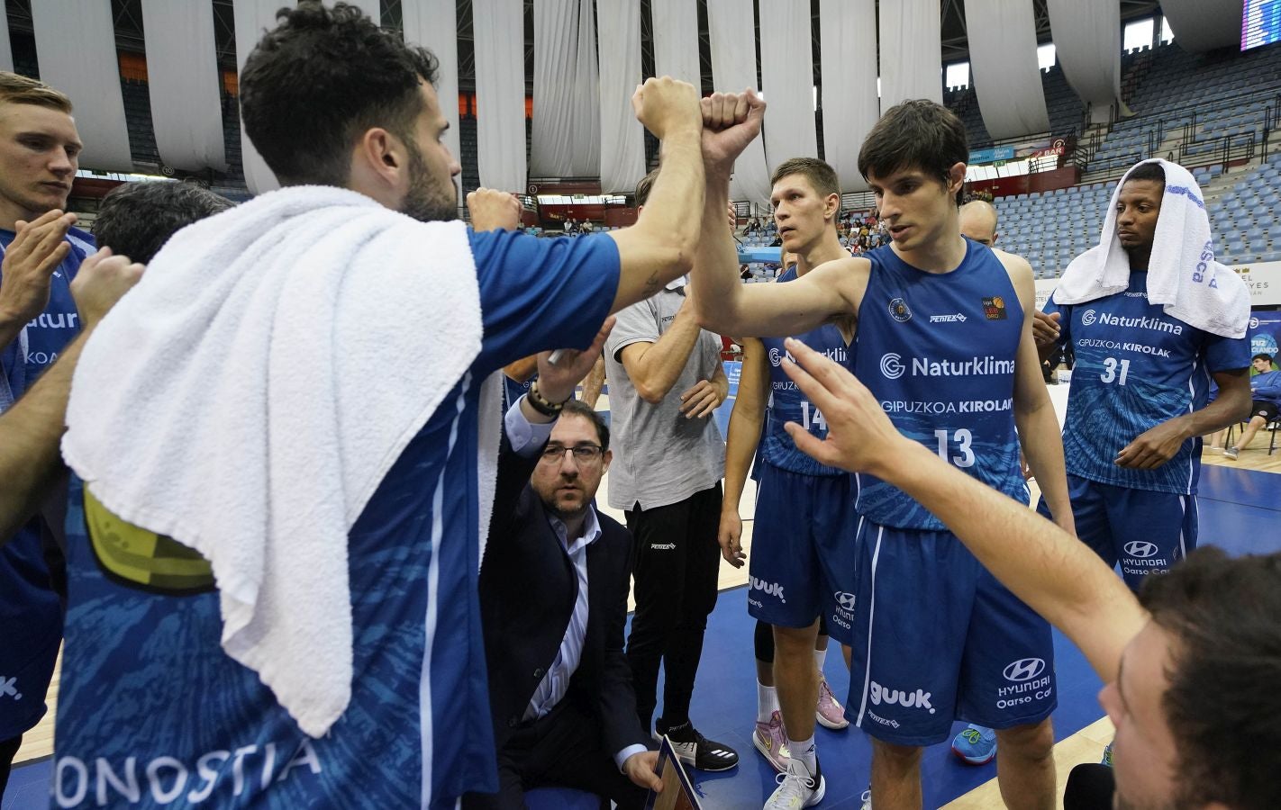 Fotos: Decepcionante estreno en casa