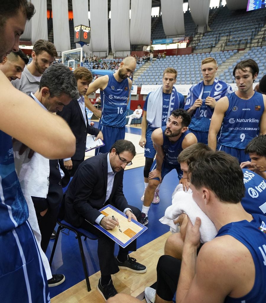 Fotos: Decepcionante estreno en casa