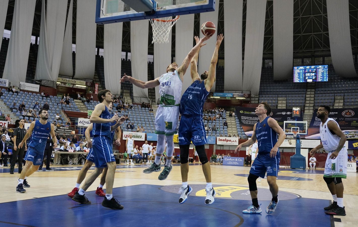 Fotos: Decepcionante estreno en casa