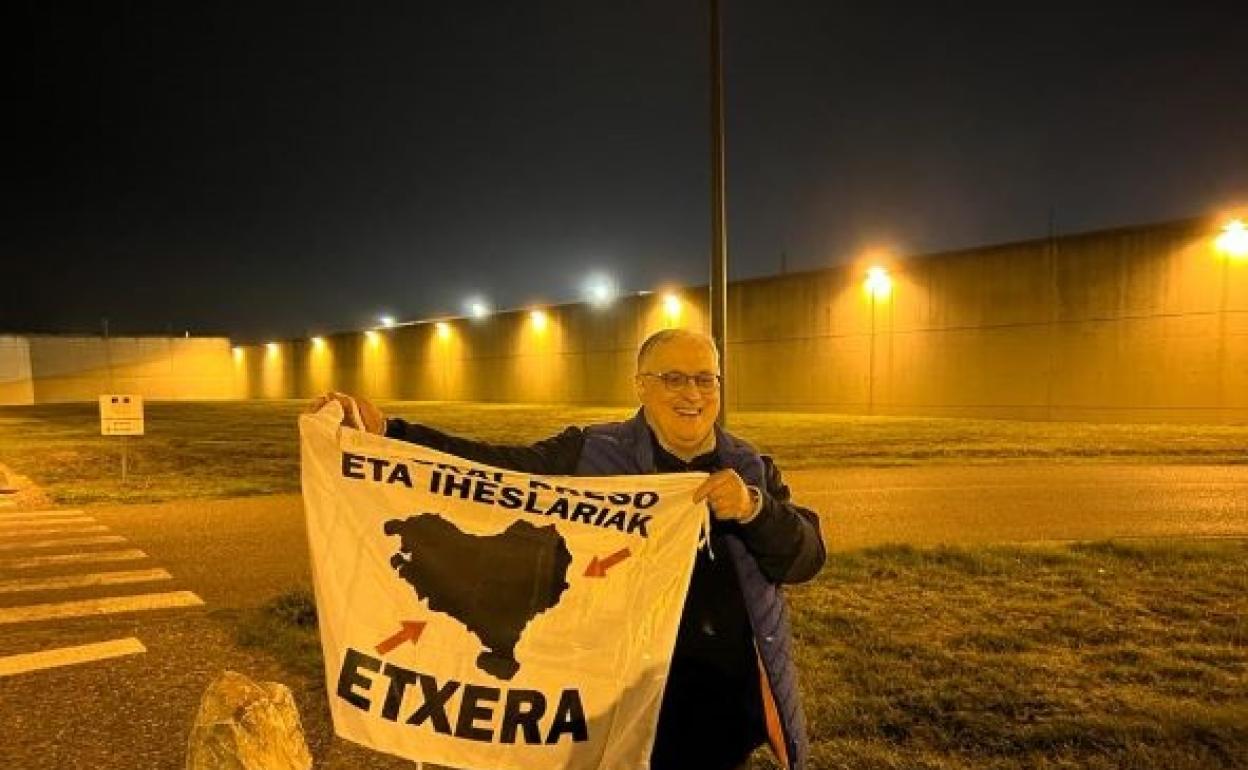 Ion Kepa Parot, a la salida de la prisión gala de Muret. 