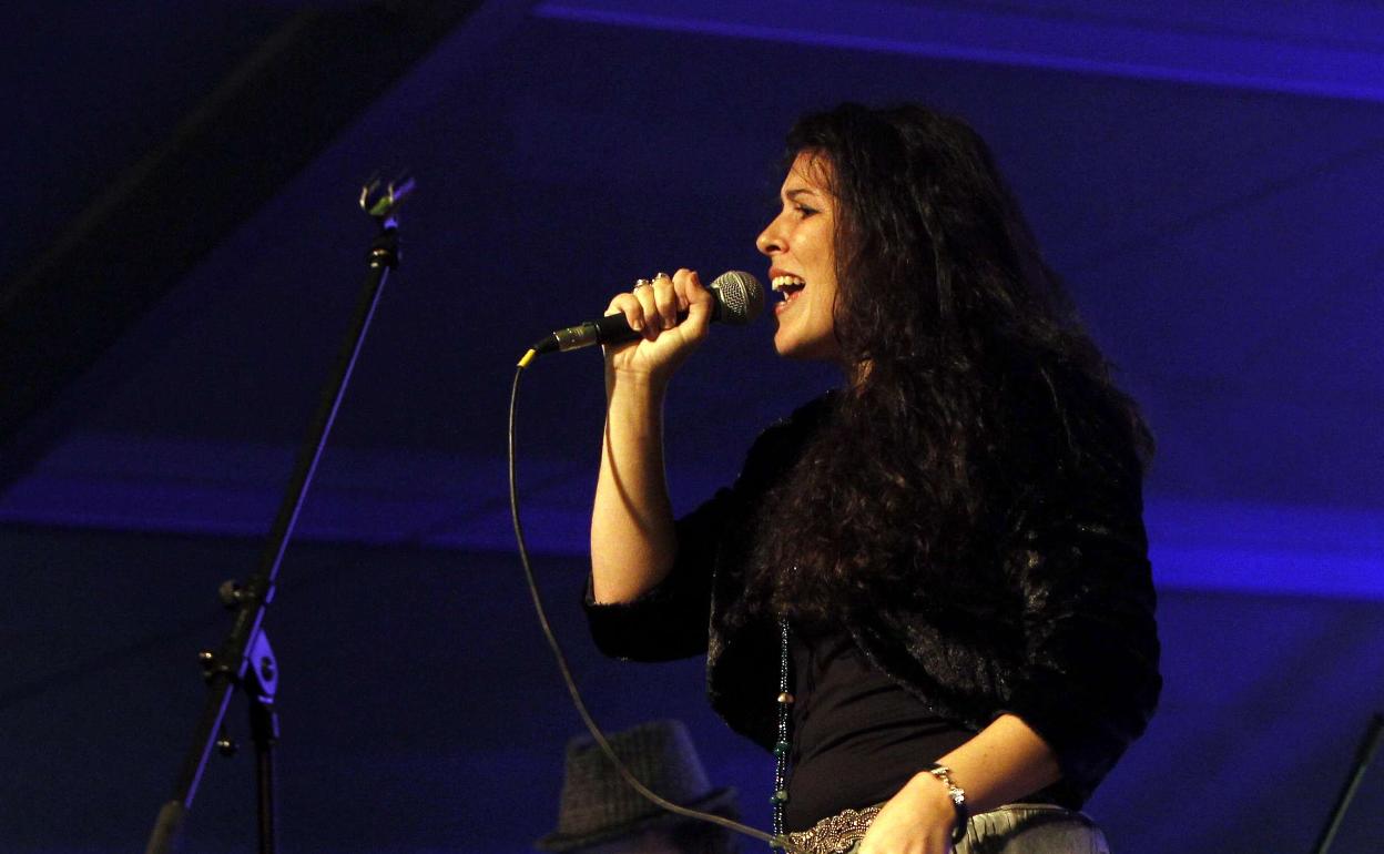 Iria Estevez durante un concierto. 