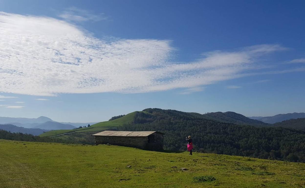 Un precioso momento para guardar en una instantánea en los alrededores de la cima