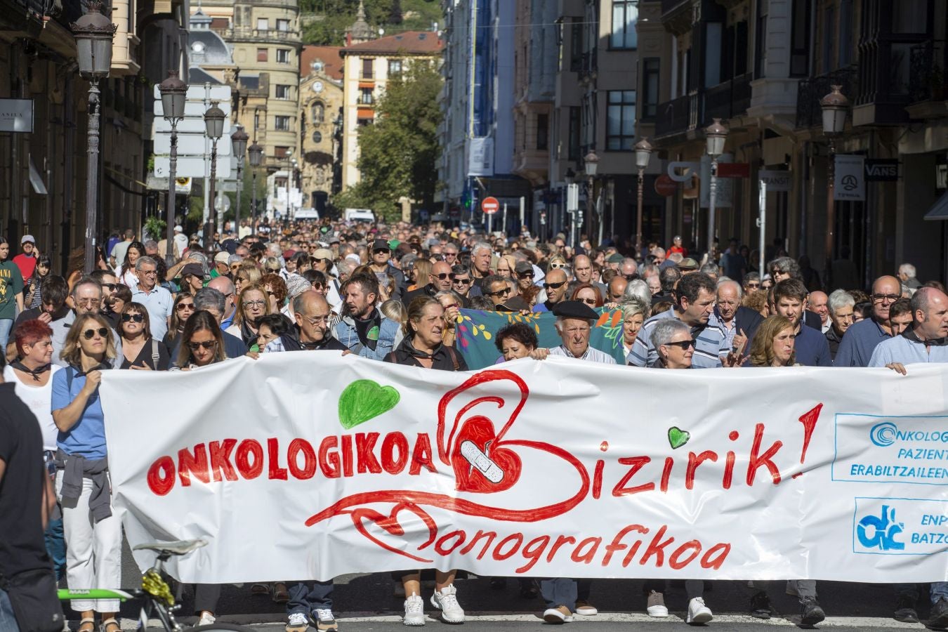 Fotos: Marcha contra la «pérdida de identidad» de Onkologikoa