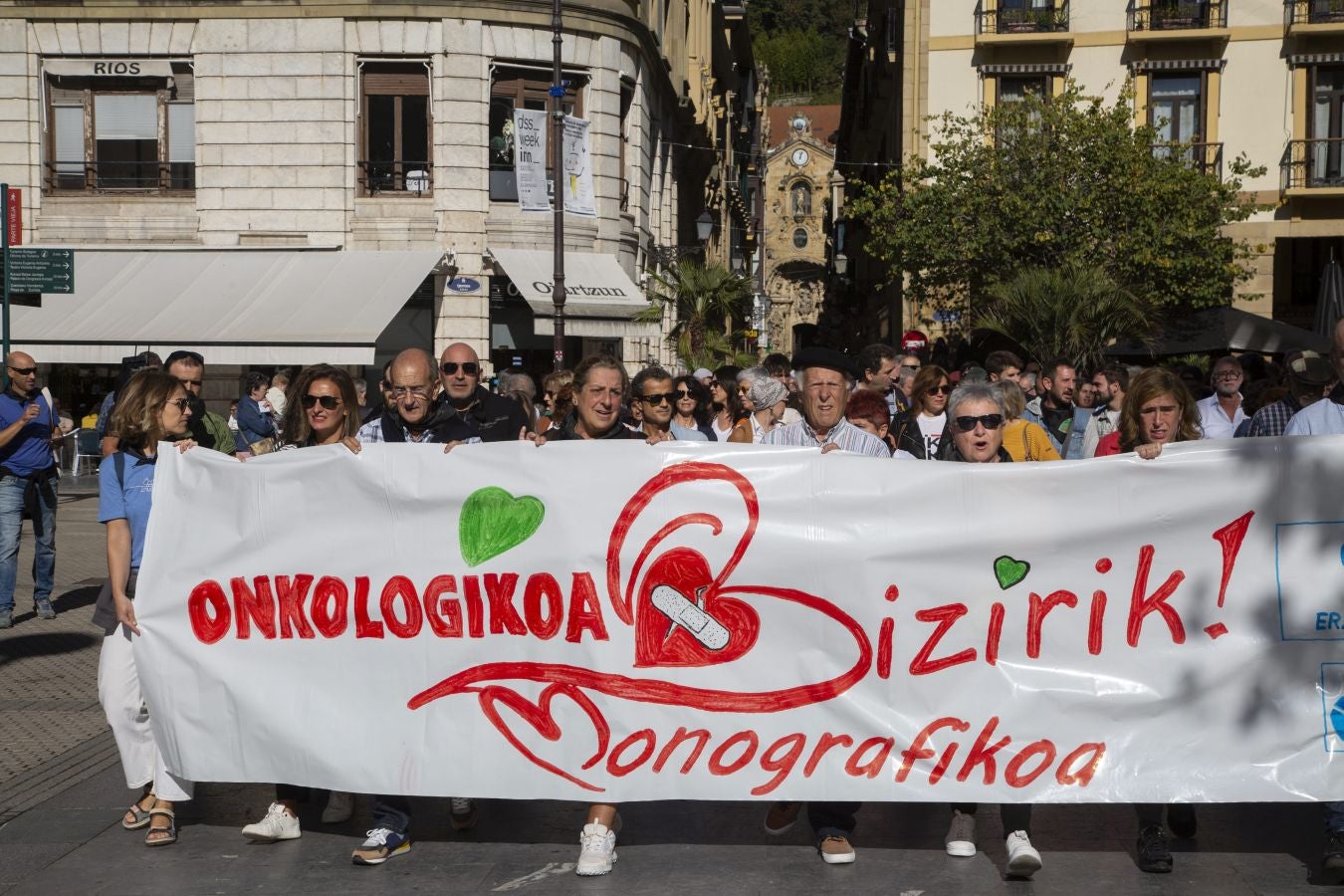 Fotos: Marcha contra la «pérdida de identidad» de Onkologikoa