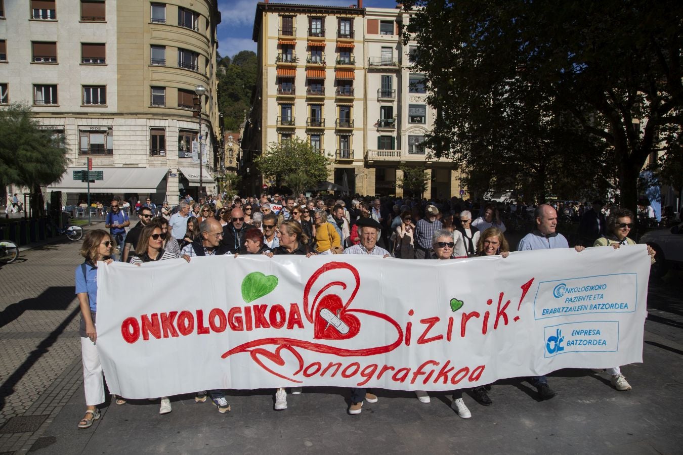 Fotos: Marcha contra la «pérdida de identidad» de Onkologikoa