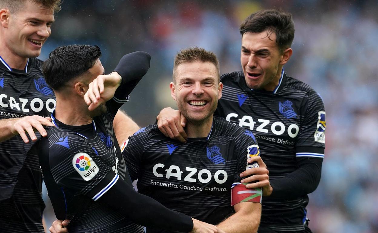 Momento en el que Illarra dispara a puerta y anota ante la portería de Marchesín. 