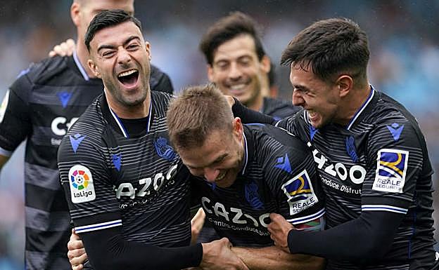 La empujas al vacío y cae sentada