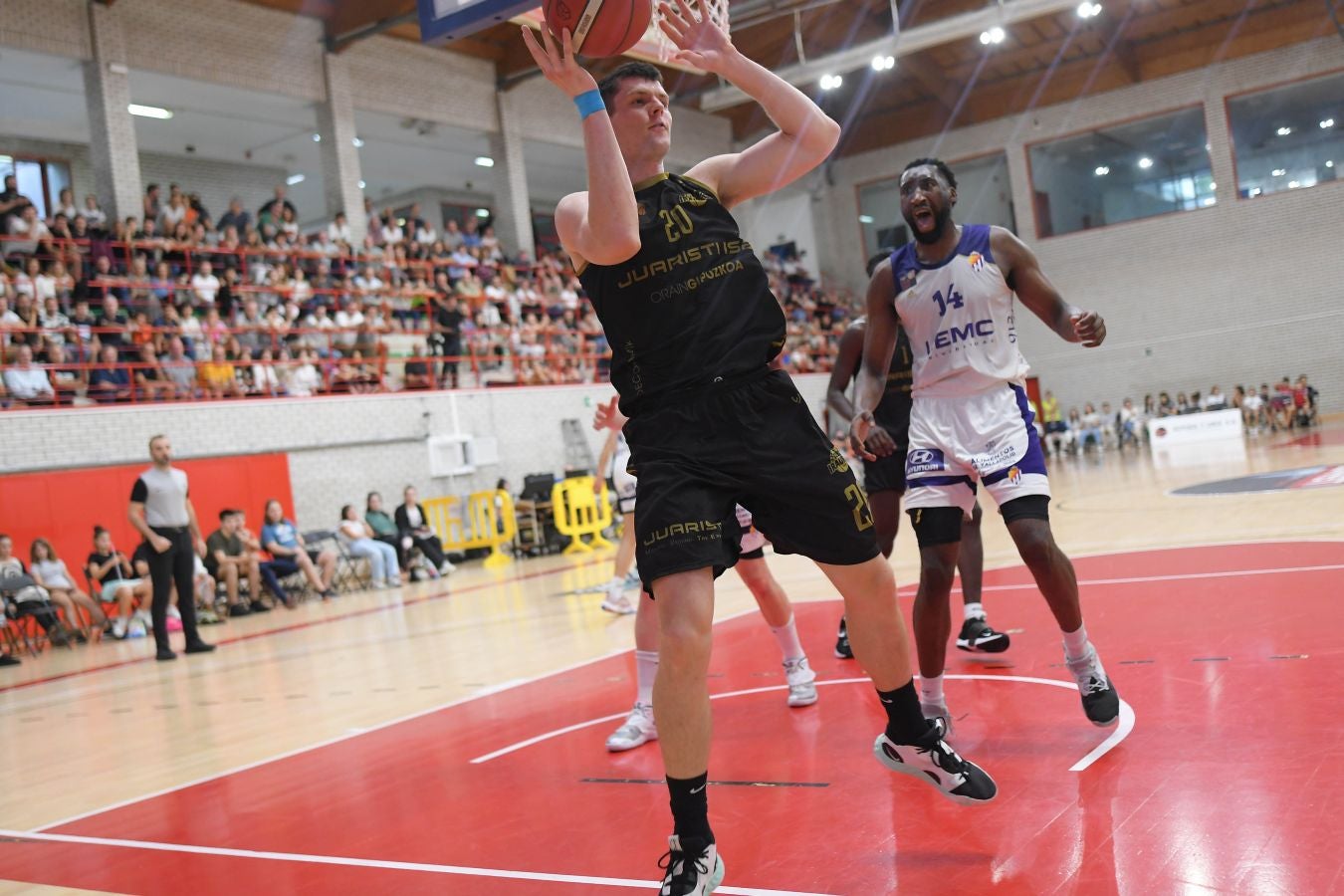 Fotos: El Juaristi cae ante el Valladolid