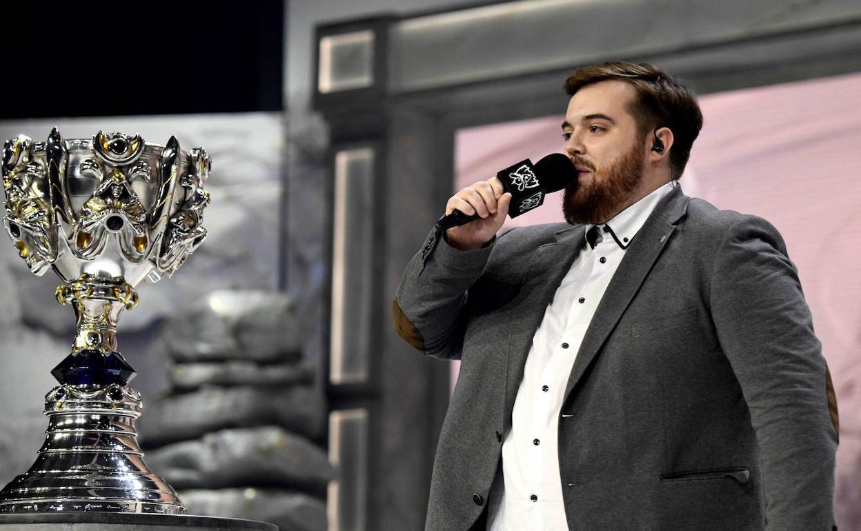 Ibai Llanos, en el campeonato mundial de League of Legends.