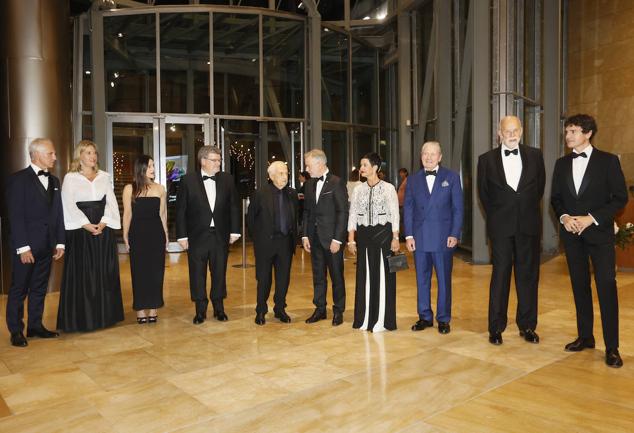 Juan Ignacio Vidarte, Ana Otadui, Bakartxo Tejeria, Juan Mari Aburto, Frank Ghery, Iñigo Urkullu, Lucía Arieta-Araunabeña. J. Tomilson Hill, Richard Armtrong y Unai Rementeria.