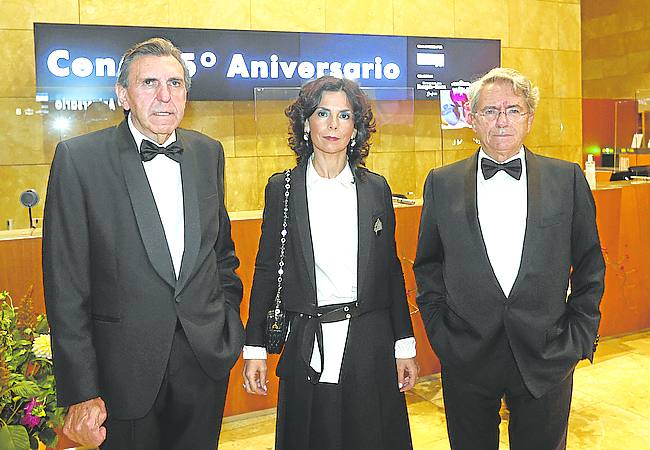 Jon Azua, Josune Beguiristaín y Emiliano López Atxurra.