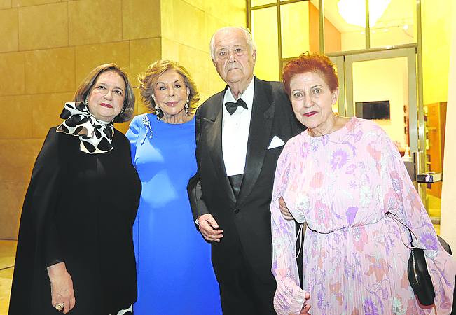 Mercedes Baptista, Pilar Aresti, Santiago de Ybarra y Carmen Giménez.